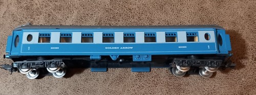 HO Scale Lima 9200 Golden Arrow Passenger Coach 23085, sehr guter Zustand, originalverpackt | Zustand: Used