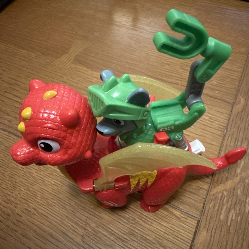 Figuras de acción Paw Patrol Rescue Knights - Rocky and Dragon Flame Foto 2 de 4