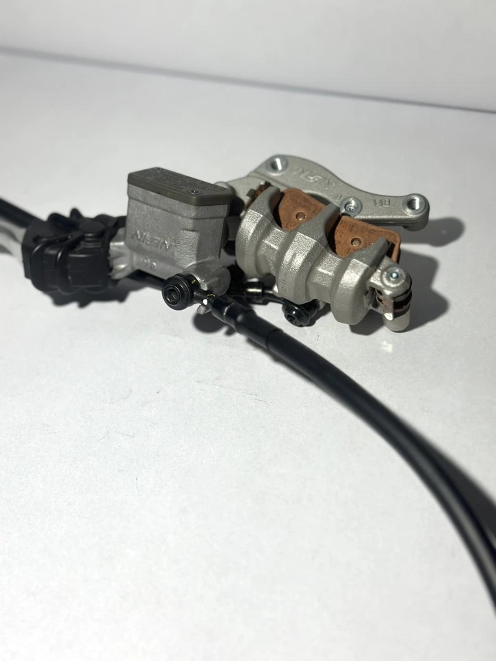 Pinza de cilindro maestro de freno delantero OEM Yamaha 2020-26 YZ125 YZ250F YZ450F  Foto 4 de 4