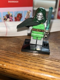 Authentic LEGO Dr Doom Minifigure Sh0052 Marvel Superheroes 76005 Daily Bugle
