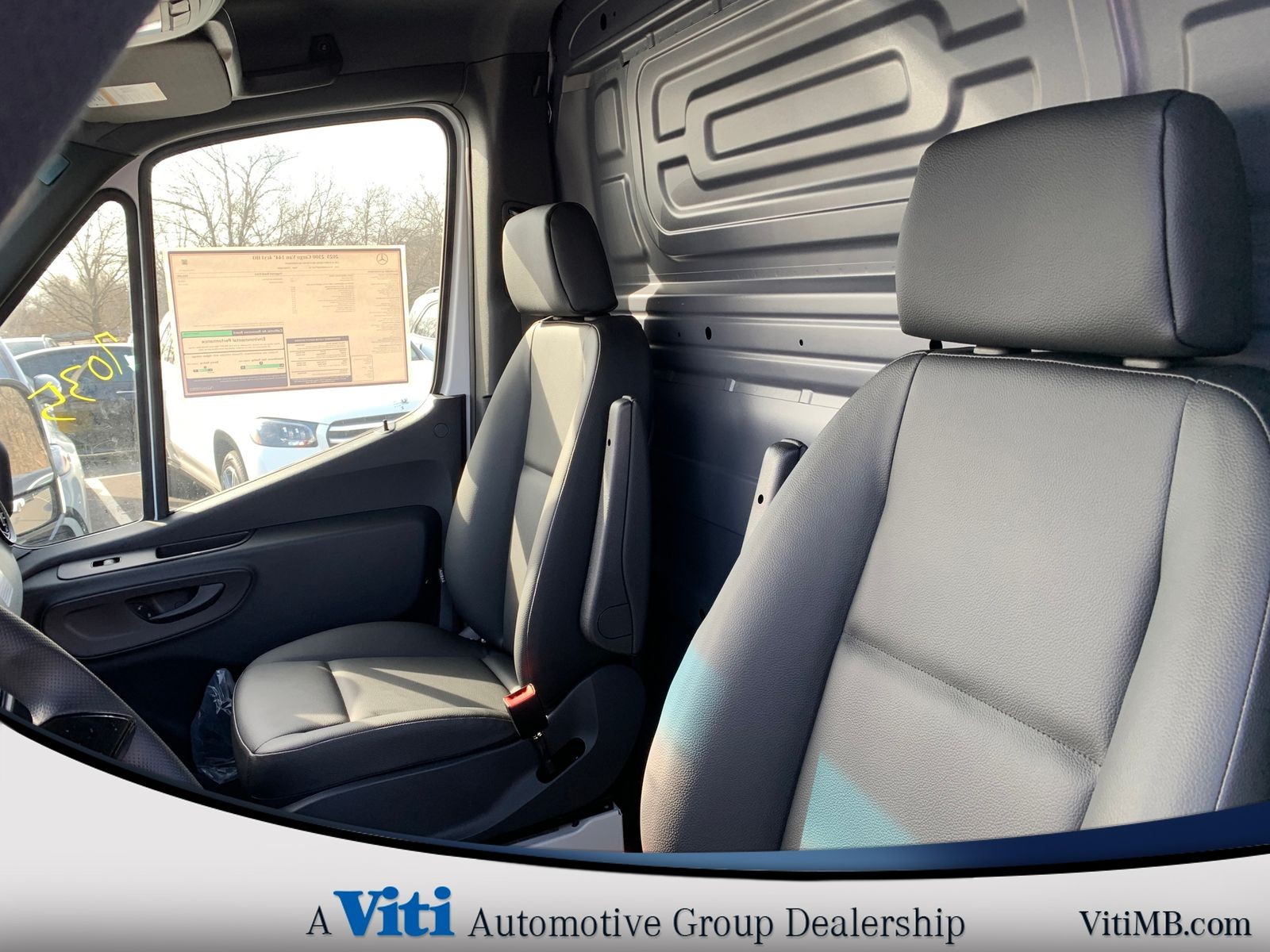 2025 Mercedes-Benz Sprinter 2500 Cargo 144 WB thumbnail 15