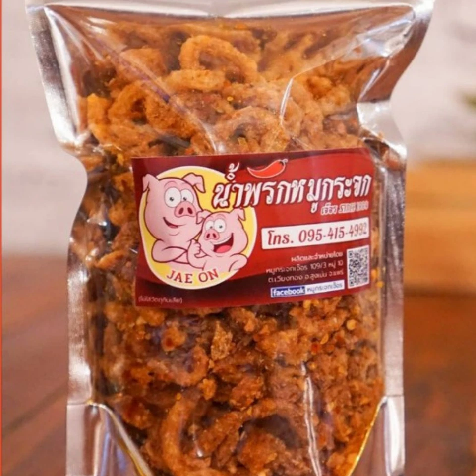 Picante Crujiente Cerdo Tailandés Snack Mezcla Chile Cebolla Ajo Frito Sabroso Comida Salada Foto 2 de 4