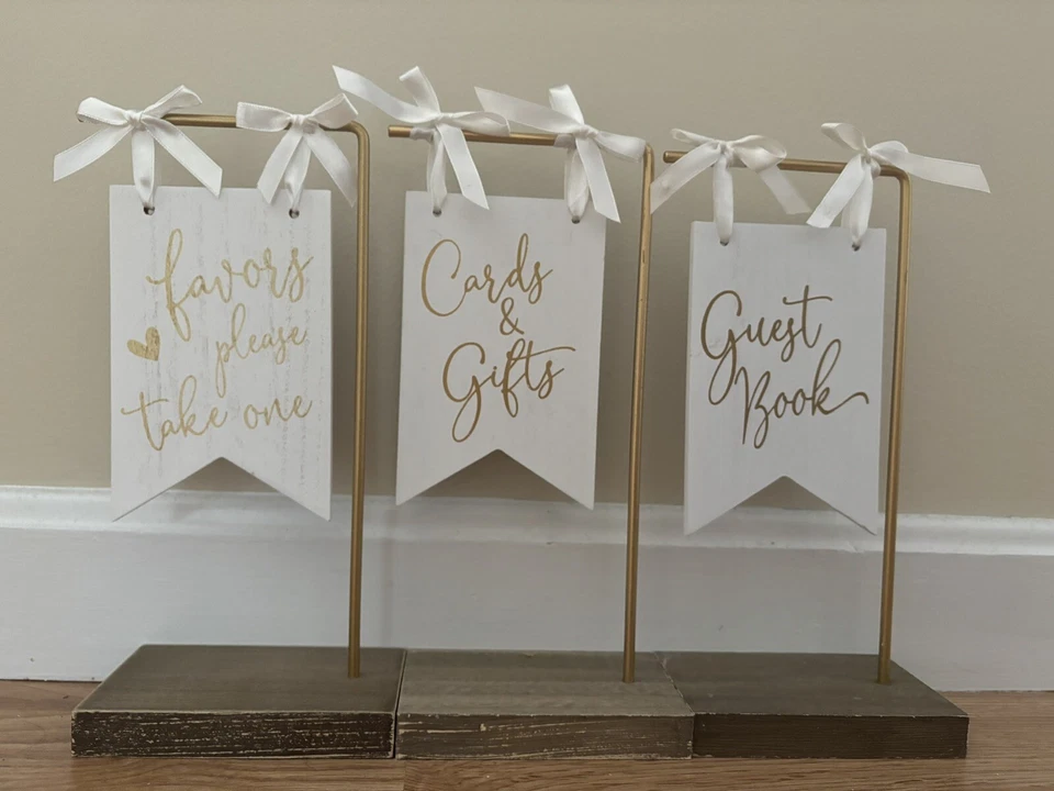 Decoraciones clásicas blancas rústicas para ceremonia de boda y recepción usadas Foto 2 de 4