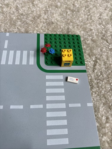 Lego Town Street Base Plate 32x32 T Crossing With Signs Trees Mail Box GREEN - Picture 2 of 3