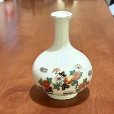 Small 6" Porcelain Bud Vase Korean / Japanese Flowers & Gold Trim