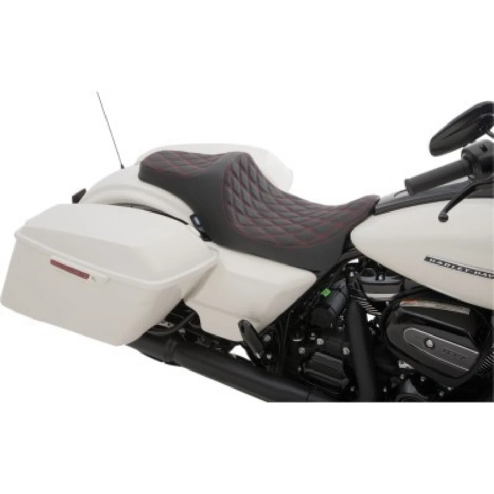 Drag Specialties Predator III 座椅红色钻石针适用于 Harley 08-21 Touring — 第 2/3 张图片