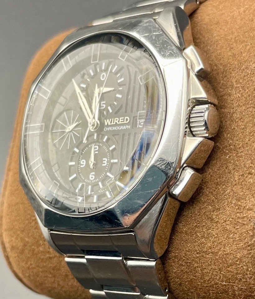 Reloj cronógrafo Seiko WIRED esfera negra cuarzo Foto 2 de 4