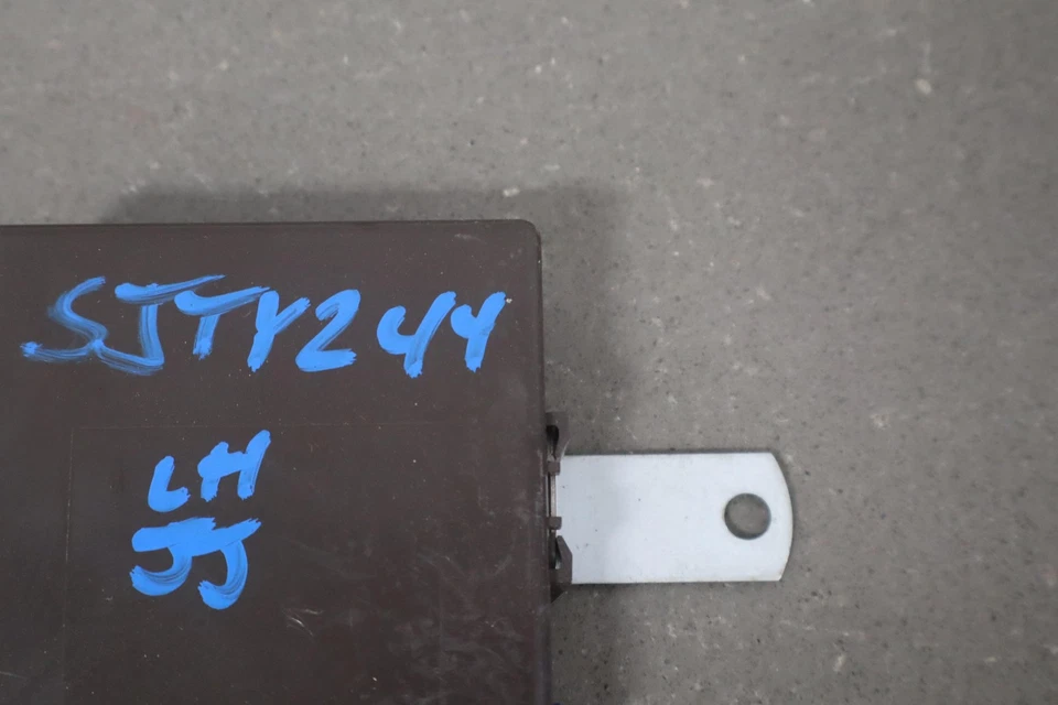 Módulo de control de puerta Toyota Supra 1988-1990 Foto 4 de 4