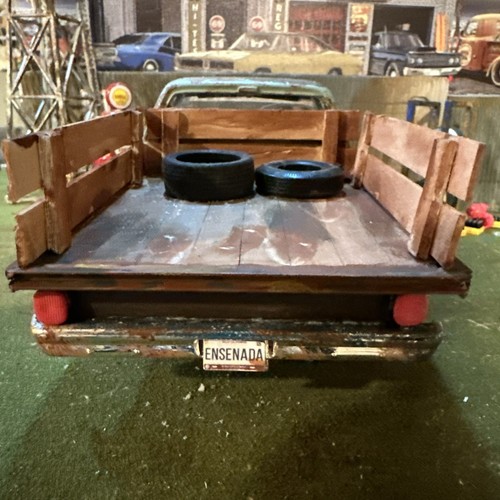 1978 Dodge Flatbed -Hussong’s Cantina - Barn Find Cars- 1:18 DiECAST - Weathered - Picture 8 of 11