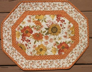 Runner da tavolo trapuntato artigianale FALL FLOWER GIRASOLE SFONDO CHIARO