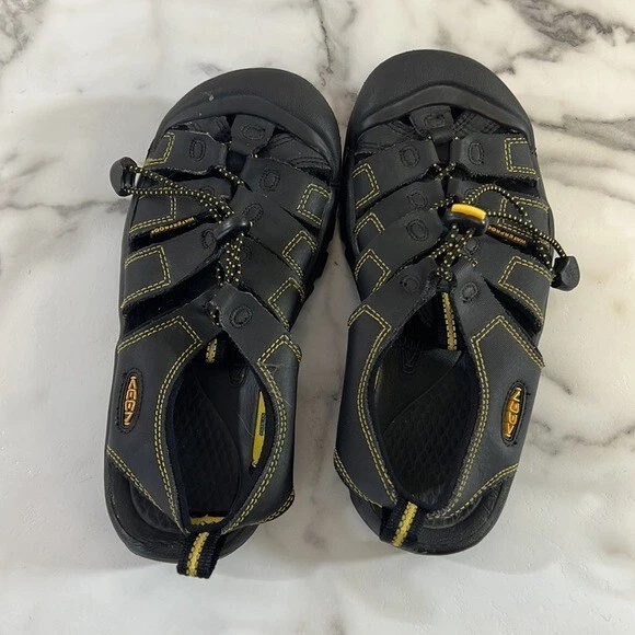 Keen Footwear Fisherman Water Sandals Size 4 Unisex  Black Yellow Outdoor Hiking - Image 2 of 4
