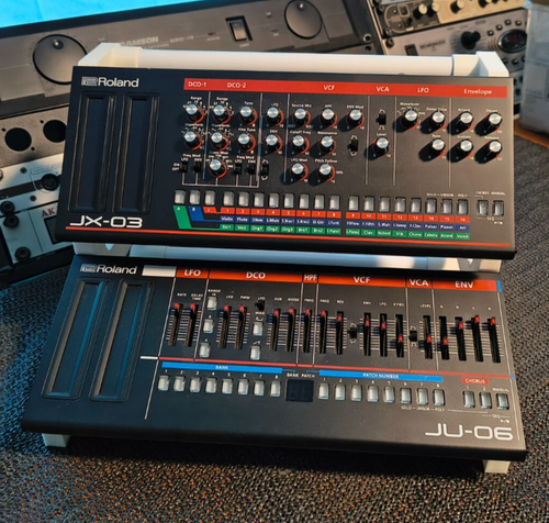 Display Stand for 2x Roland Boutique Synth Modules - Picture 4 of 10