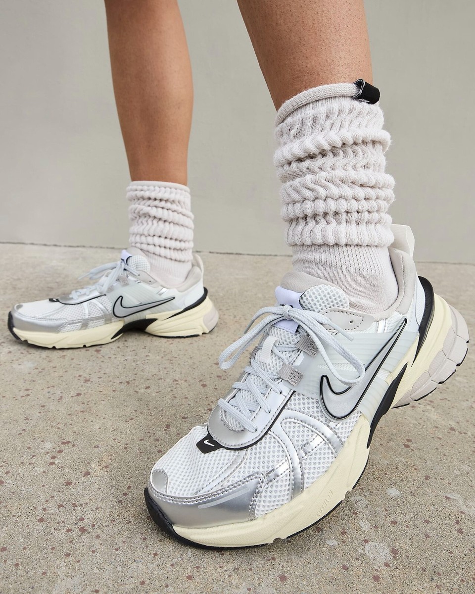 靴 NIKE V2K RUN SUMMIT WHITE Nike V2K Run Shoes SUMMIT WHITE/METALLIC SILVER