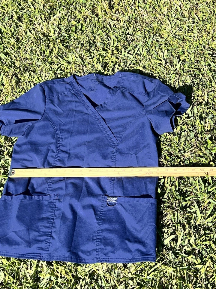 CherokeeLot Of 2 Scrubs size M  TOPS & PANTS  - Image 4 of 4