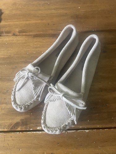 New Nwob Minnetonka Kilty Mocassins Driving Moc Flats Loafers Size 9 Beige Suede - Picture 2 of 10