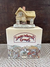 David Winter  John Hine 1985 VILLAGE SHOP