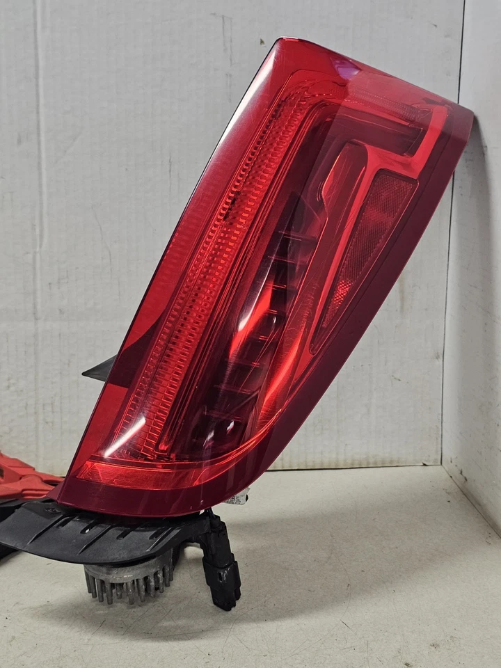 Cadillac XTS 2013-2017 lado del pasajero lado derecho LED cuarto de luz trasera montada Foto 3 de 4