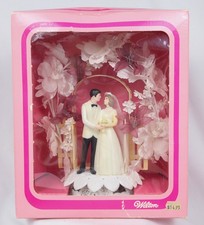New in Box Retro 9.5 Wilton Bride Groom Wedding Cake Topper Pink Box