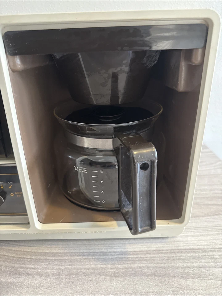 Vintage Black & Decker Spacemaker Under Cabinet Coffee Maker Model SDC2D  - Image 4 of 4