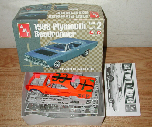 2002 AMT ERTL 1968 PLYMOUTH ROADRUNNER 1:25 SCALE MODEL KIT 31795 SKILL 2 - Picture 2 of 12