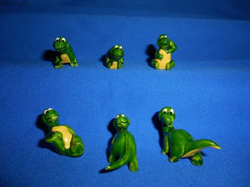 Cartoon DINOSAURIER Dinos 6er Set Miniatur Kunststoff Überraschung Spielzeug FIGUREN Figur