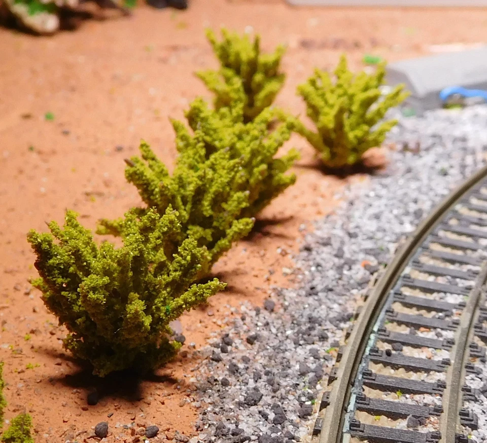 10 dunkelgelbgrüne Büsche, Sträucher, 28 mm hoch - Bild 2 von 4