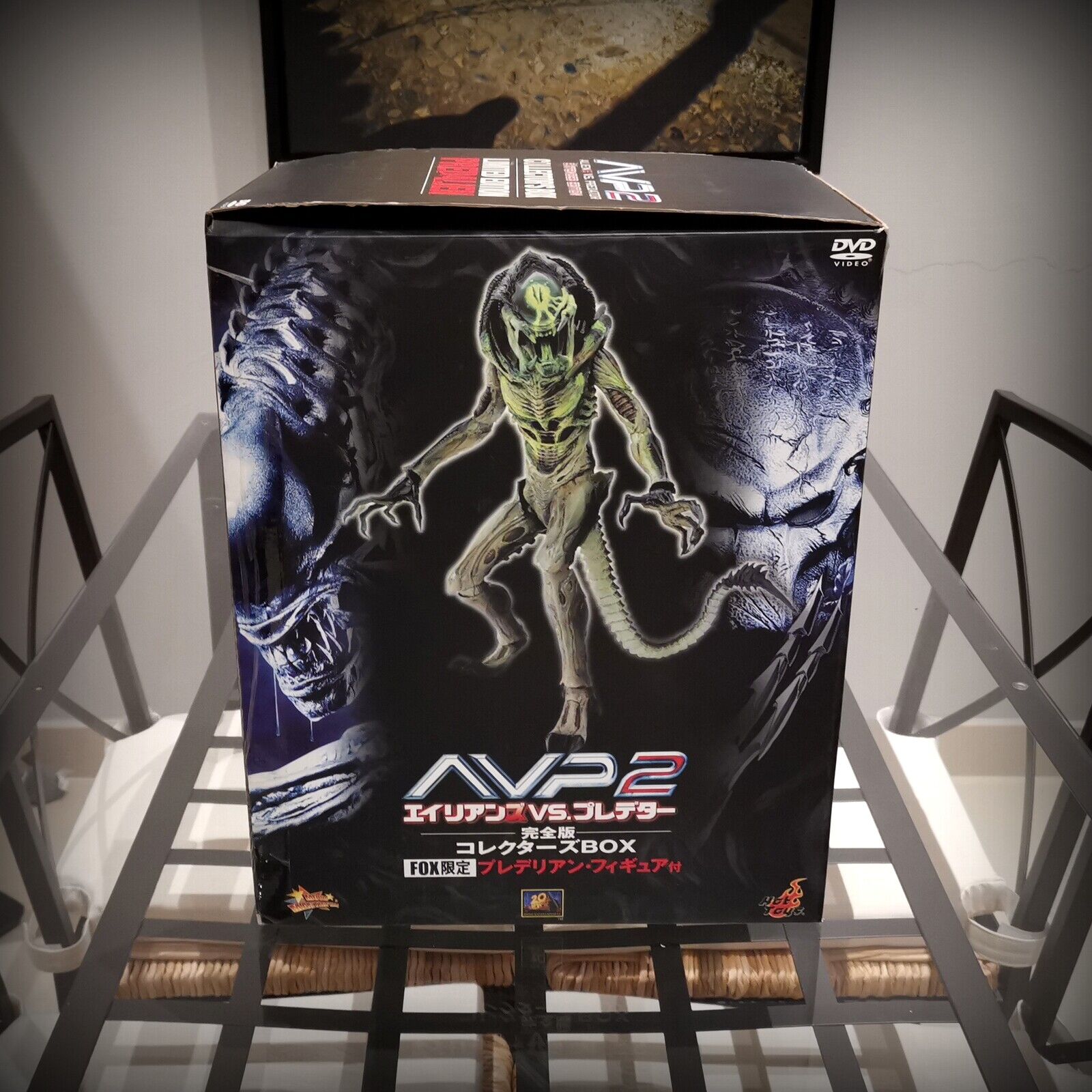 Hot Toys Aliens vs. Predator AVP 2 Requiem - Predalien (Battle Damaged  Version)