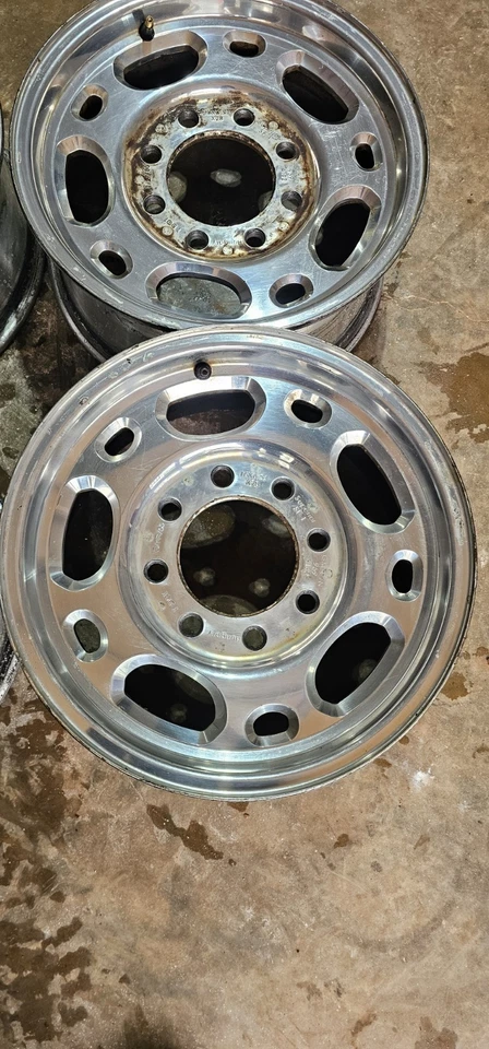 Llantas de aluminio OEM GM 16x6,5J 8 orejetas - PN 9594142 - Se adapta a Chevy/GMC 2500/3500 HD Foto 2 de 4