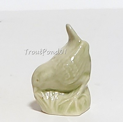 Wade Whimsies Wren Tom Smith Absolutely Crackers Porcelain Figurine 2001 Green