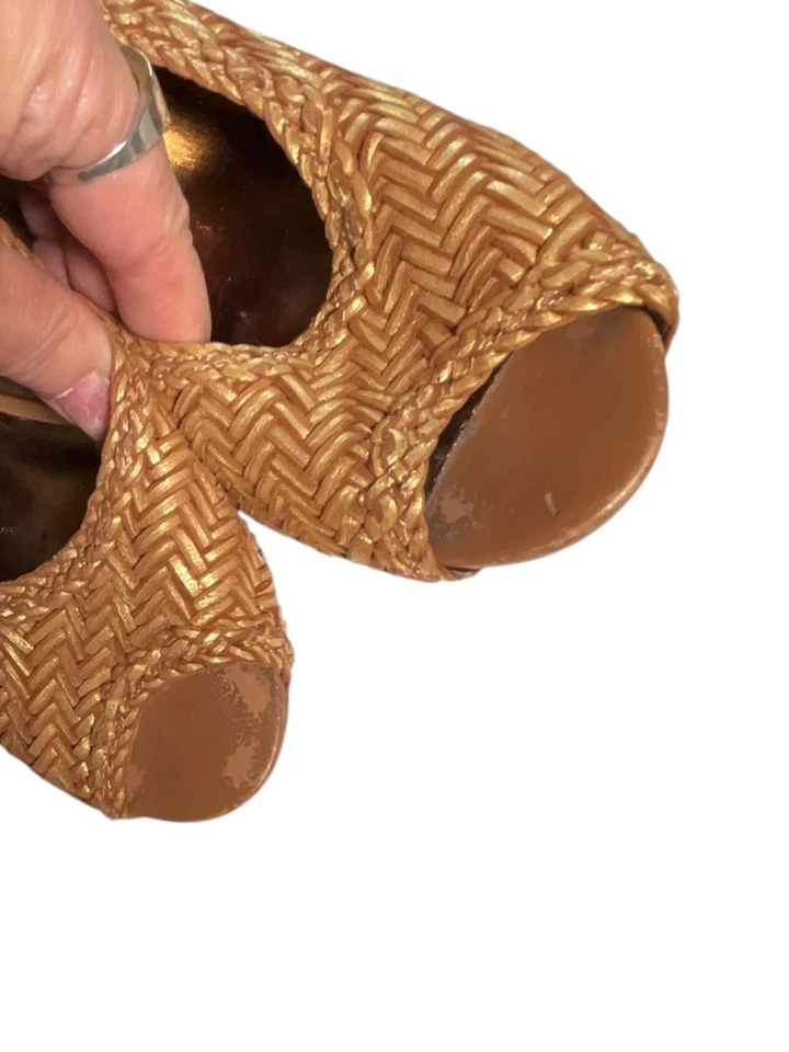 Zapatos Cynthia Vincent para mujer talla 6 dorados tejidos punta abierta zapatos de salón tacones suela de cuero Foto 2 de 4