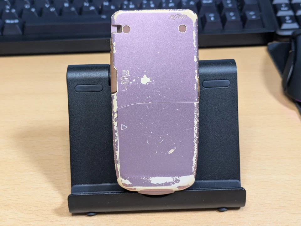 NTT docomo P700I Pink Mobile Japanese Flip phone Garakei Keitai Cell phone Rare - Image 2 of 4