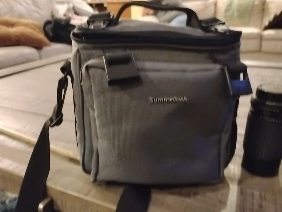 Pentax SF10 35mm W/ Accessories and Case (Excellent Condition) xtra Lens & Flash - Image 2 of 3