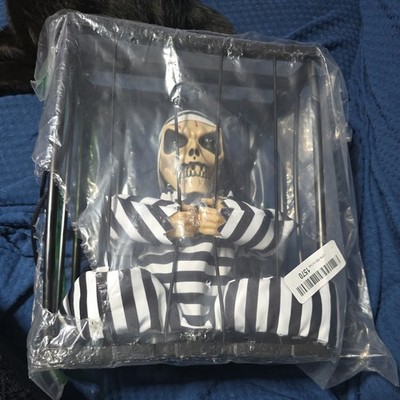 Halloween Scary Motion Sensor Hanging Skeleton Prisoner Caged Jail  NIP New 