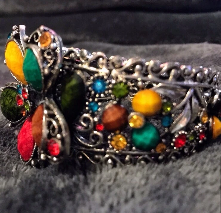 Brazalete de plata con piedras granate multicolores y pedrería Foto 2 de 4