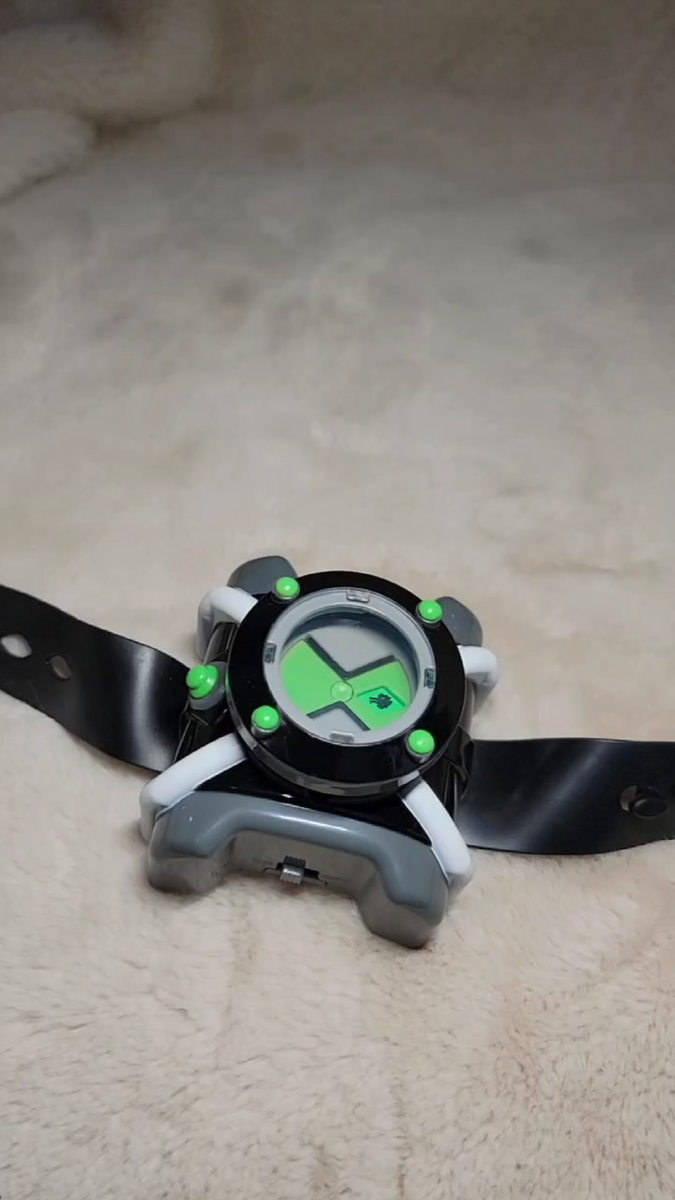Ben 10 Deluxe Omnitrix FX Watch Alien Voices Lights Sound