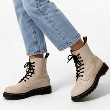 Botas de calle Dr. Martens Clemency de cuero natural Wanama con tacón de encaje 44-03