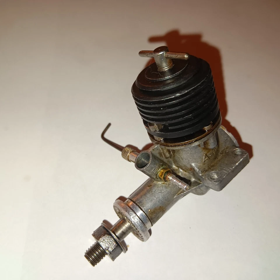 1954 AM 25 MkI 2,5cc Modellflugzeug Dieselmotor, Dennis Allens 1st Engine Design