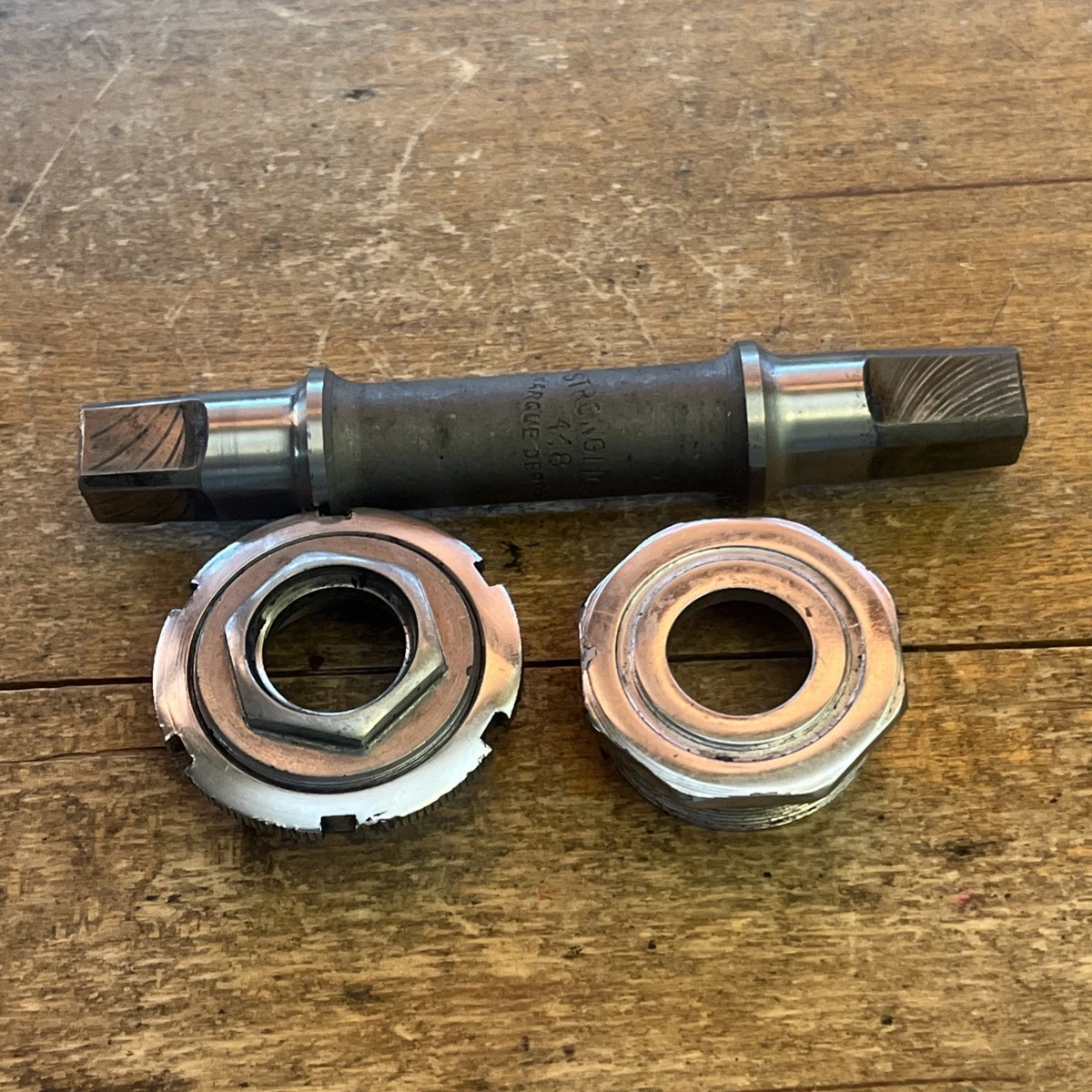 Boîtier De Pédalier Stronglight Ancien - Pour Vélo De Course Acier - Fabrication Française, Couleur Argentée - Pièce Vintage Cycle