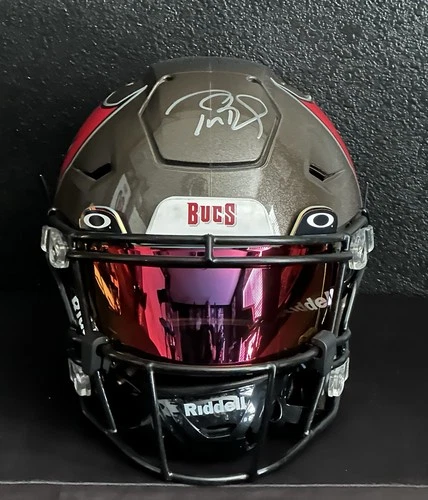 Tom Brady Signed Buccaneers Speed Flex Helmet (Fanatics Authenticated)