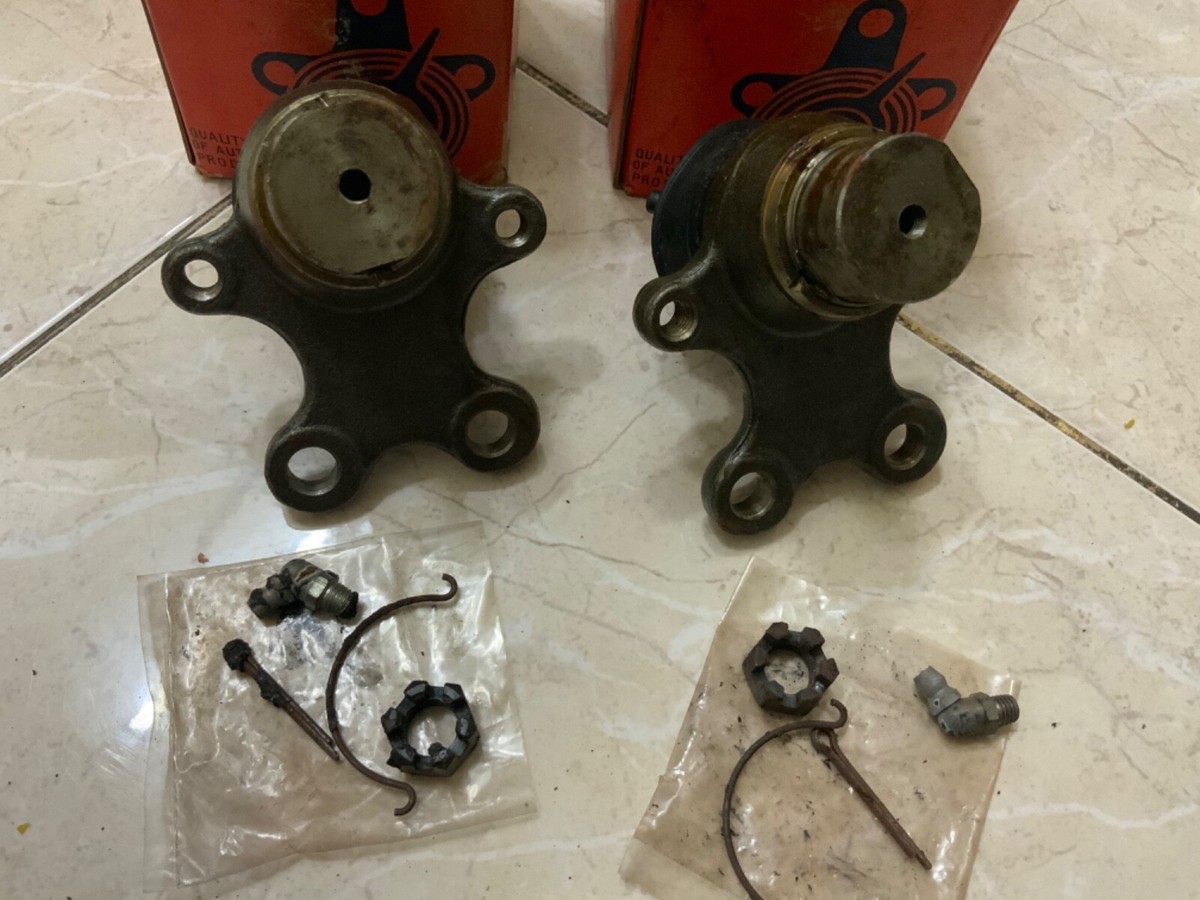 Datsun 510 SSS Bluebird Laurel C30 Johnson Japan Ball Joints