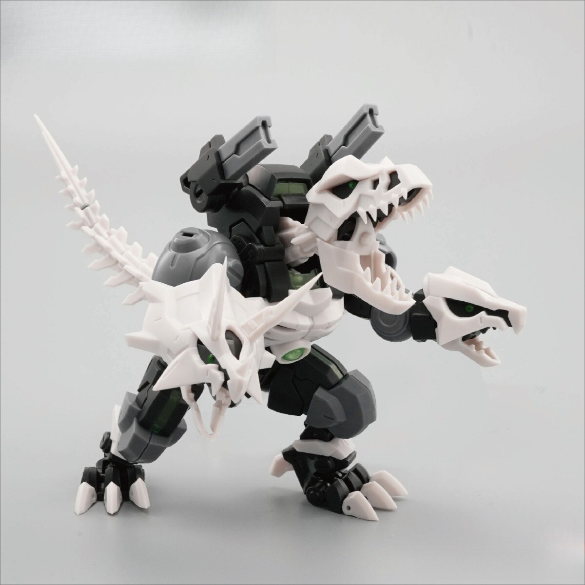 FIFTYSEVEN No.57 R-FOSSIL 1:24 MANHUNTER Assemble Model Mech Toy