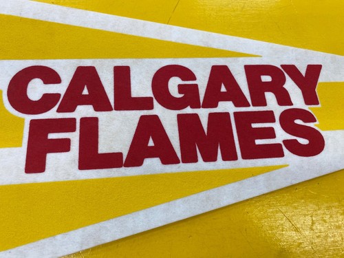 Vintage NHL Official Calgary Flames Logo Hockey Souvenir Felt Pennant - Picture 3 of 13