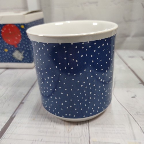 Cat Red Balloon SEASONS GREETINGS Snowy Christmas Coffee Cup Mug in Original Box - Picture 6 of 8
