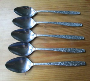 VINTAGE-GRAND-PRIX-STAINLESS-STEEL-FLORENTINE-TEASPOONS-5