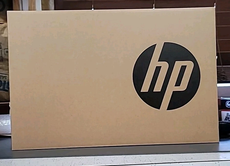 HP 17-cp3322nr 17.3" FHD Notebook AMD Ryzen 5 7430U 8GB RAM 256GB SSD Silver - Image 3 of 4