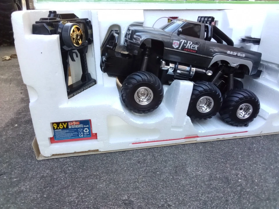 De colección T-Rex Ez-Tec 9,6 voltios R/C camión/remolque/4 ruedas combo. Muy buen estado enorme Foto 2 de 4