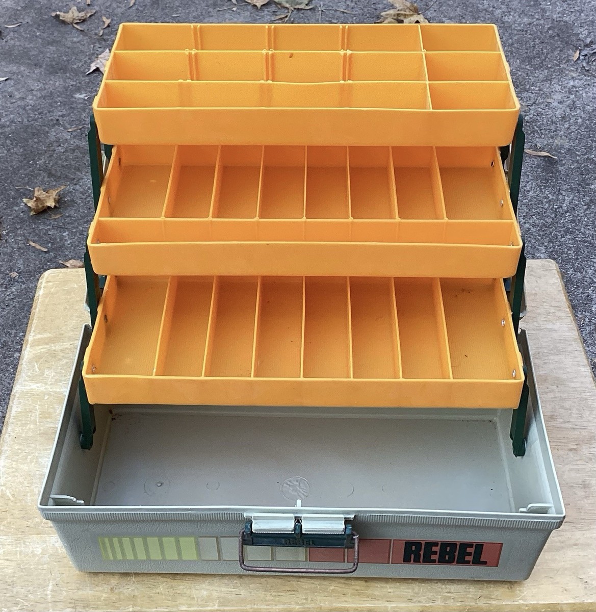 Ancienne Boîte à Outils De Pêche Rebel 530 - Plastique Gris, 3 Plateaux Pliants, étui Rigide