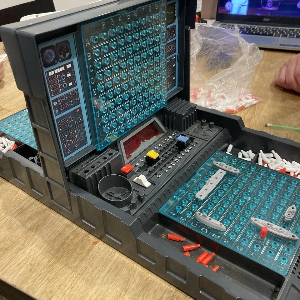 De Colección Milton Bradley 1982 Acorazado Electrónico Juego Probado y Caja Dañada Foto 2 de 4