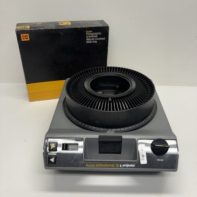 Kodak Ektagraphic III E Carousel Slide Projector w/ Tray TESTED