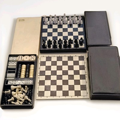 Lot Schach: Zwei magnetische Reiseschachbretter 13 cm Vintage (lesen)